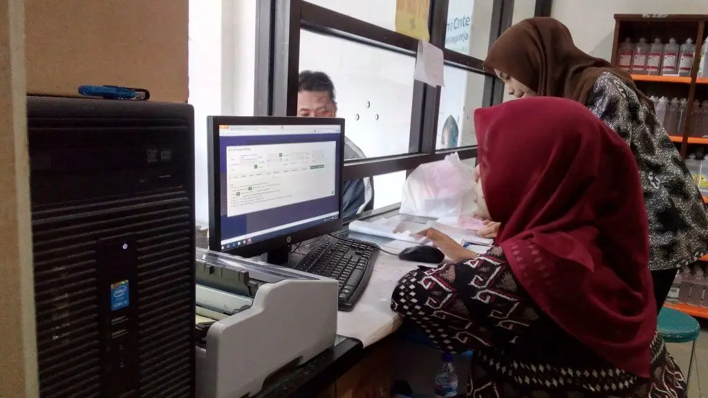 Implementasi SIMRS Idemedika di bagian farmasi rumah sakit — pengelolaan stok obat real-time